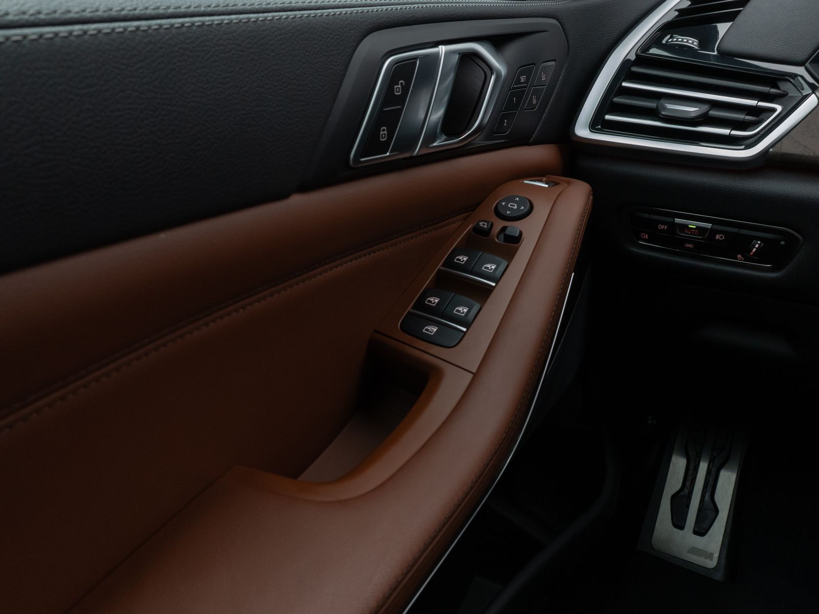 Fahrzeugabbildung BMW X5 xD30d M Sport Kamera Laser HUD DAB HiFi AHK