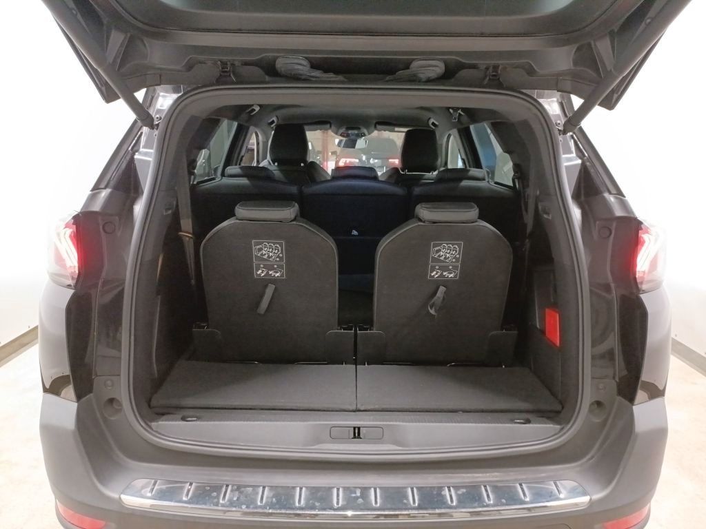 Fahrzeugabbildung Peugeot 5008 GT 1.5D NAVI/LED/SHZ/LEDER/MASSAGE/PARKASS