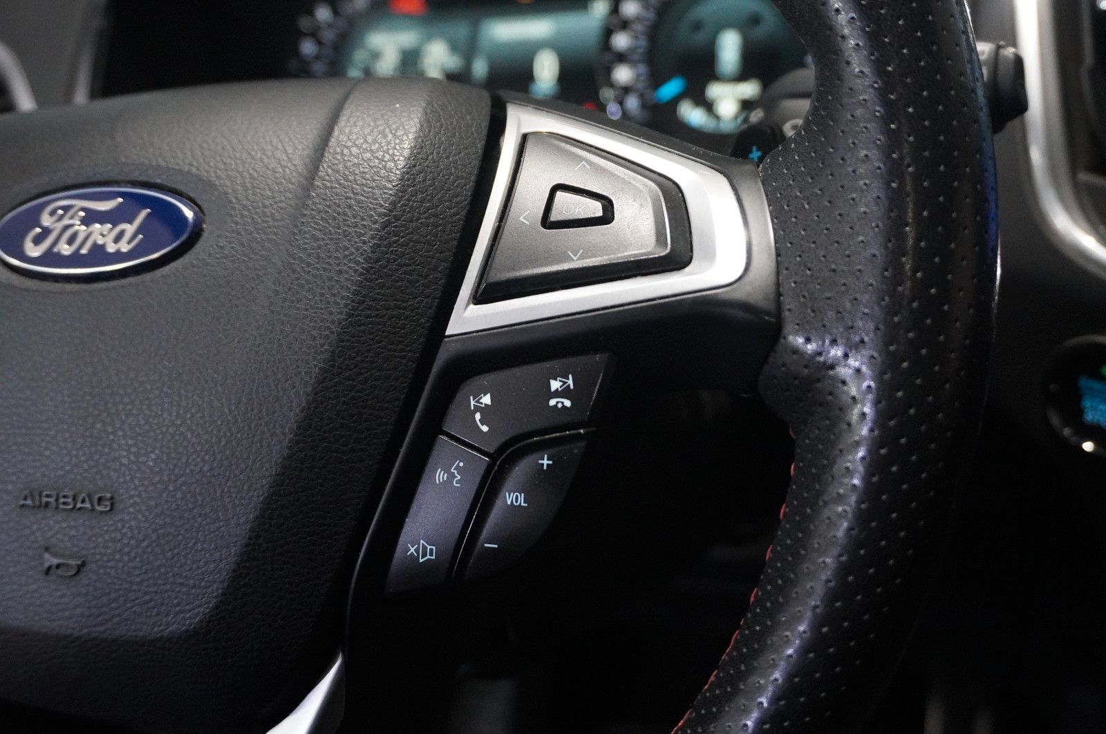 Fahrzeugabbildung Ford S-Max 2.0D ST LINE 7-SITZE NAVI/LED/KAMERA/AHK