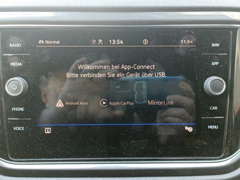 Fahrzeugabbildung Volkswagen T-Roc 1.5 TSI Sport DSG R-Line