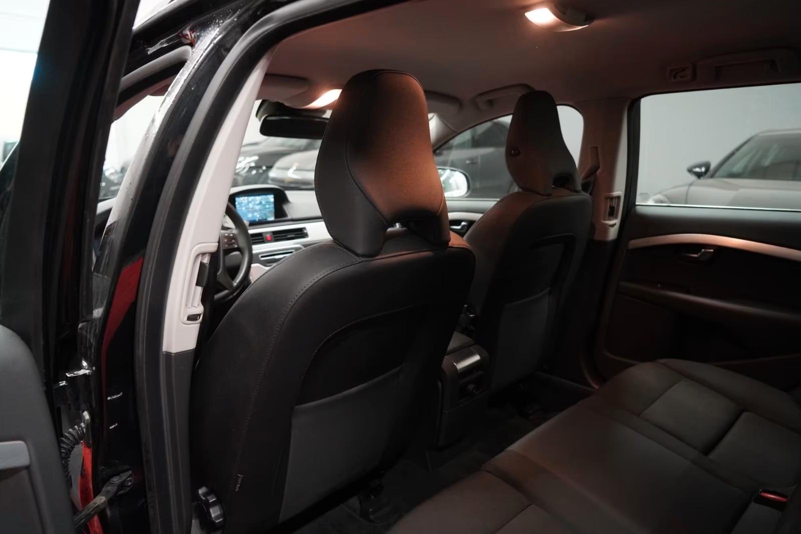 VOLVO V70 1.6D 114 CH KINETIC - 1ERE MAIN - TOIT OUVRANT - GPS - SIEGES CHAUFFANTS - 38 520 KM