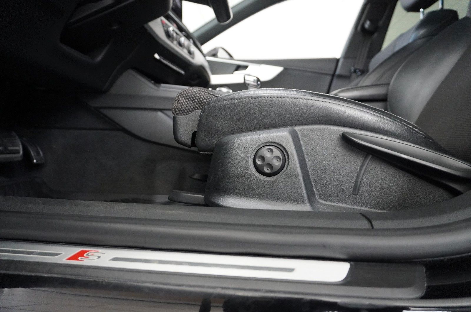 Fahrzeugabbildung Audi A5 Sportback 2.0 QUATTRO S-LINE NAVI/LED/SHZ/AHK
