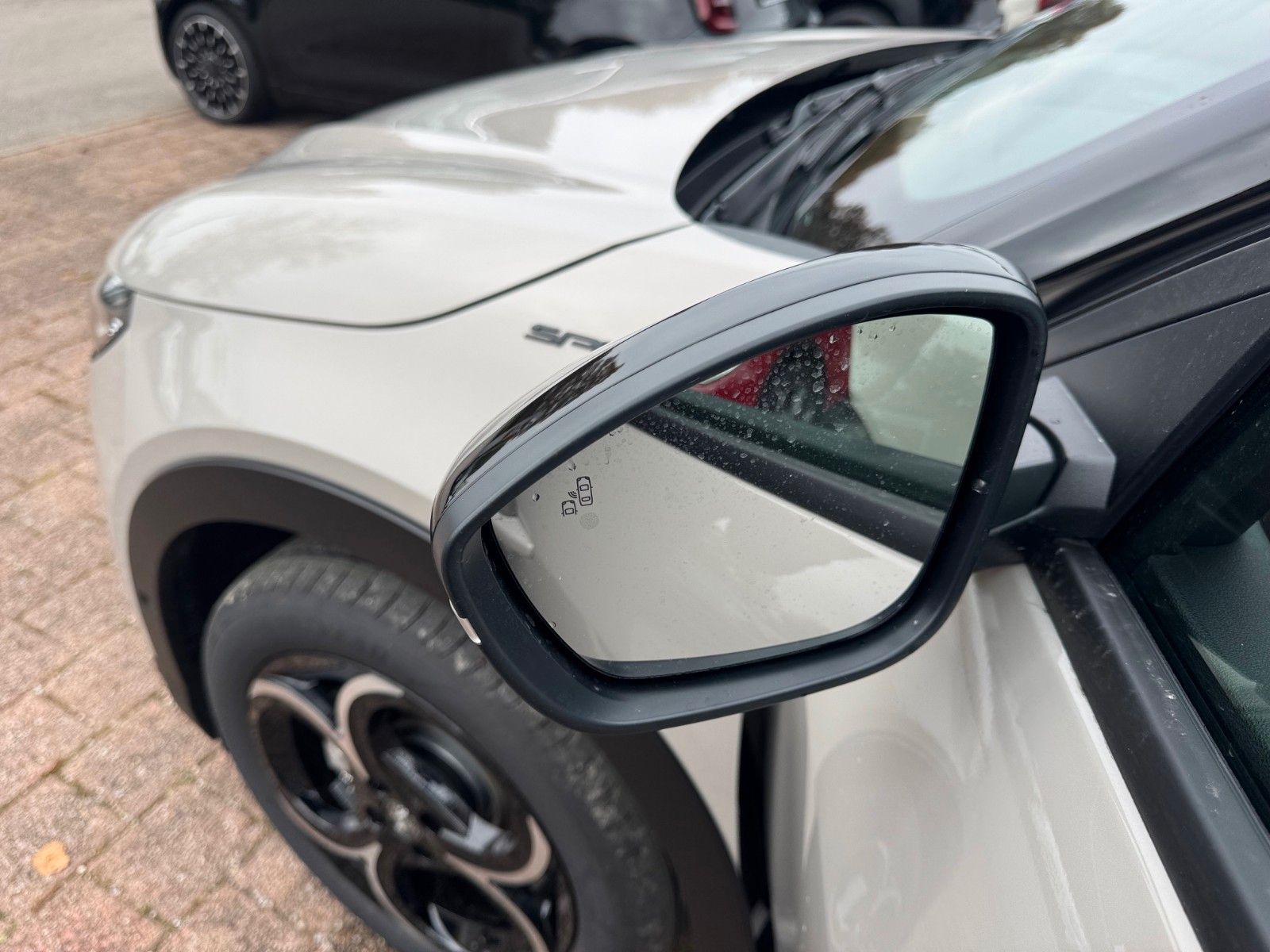 Fahrzeugabbildung Alfa Romeo Junior Ibrida Benzin Speciale 145PS Navi Kamera