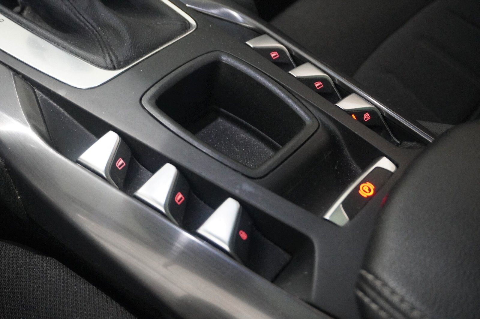 Fahrzeugabbildung DS Automobiles DS5 Lim. 2.0D NAVI/LED/KAMERA/HUD/SPORT/SH/DAB+