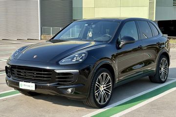 Porsche Cayenne - 1
