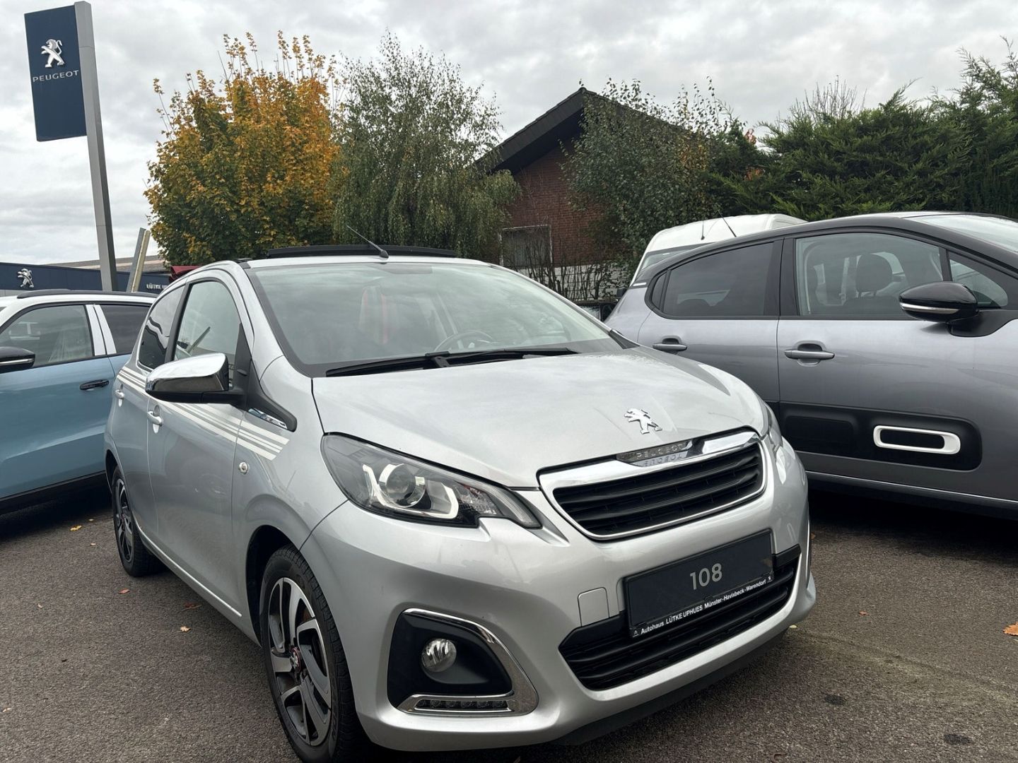 Fahrzeugabbildung Peugeot 108 TOP! VTi 72  El. Verdeck CarPlay SHZ