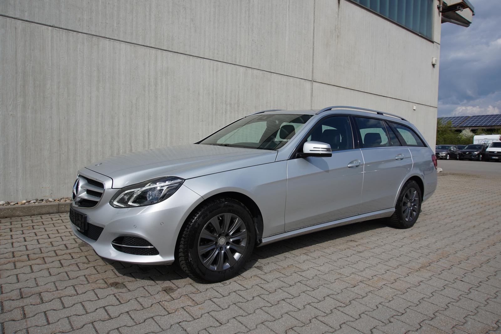 Mercedes-Benz E 220 2.1CDI Automatik Pano Navi LED PDC SHZ 2Hd