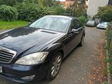 Mercedes-Benz S 320 CDI - - blaue Mercedes-Benz S 320