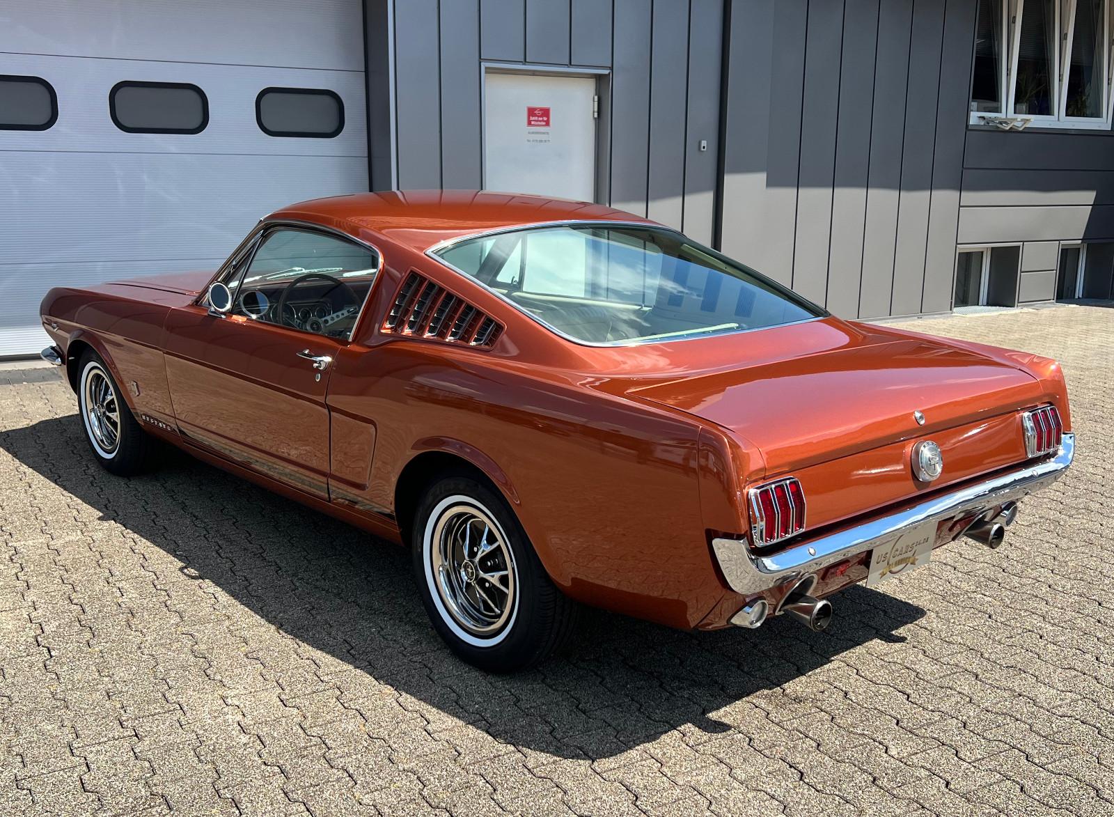Ford Mustang Fastback GT, Pony, Voll-Ausstattung