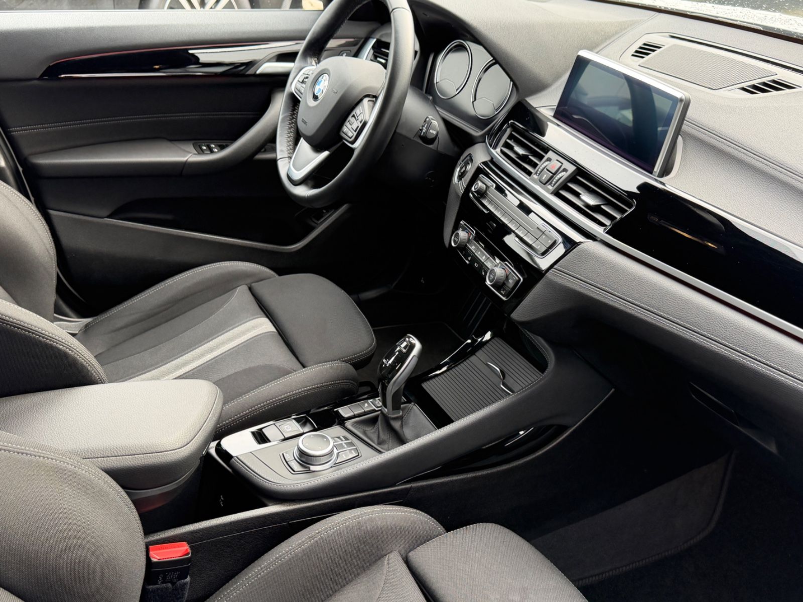 BMW X2 sDrive 20 i Advantage Plus/Navi/Tempomat foto 13