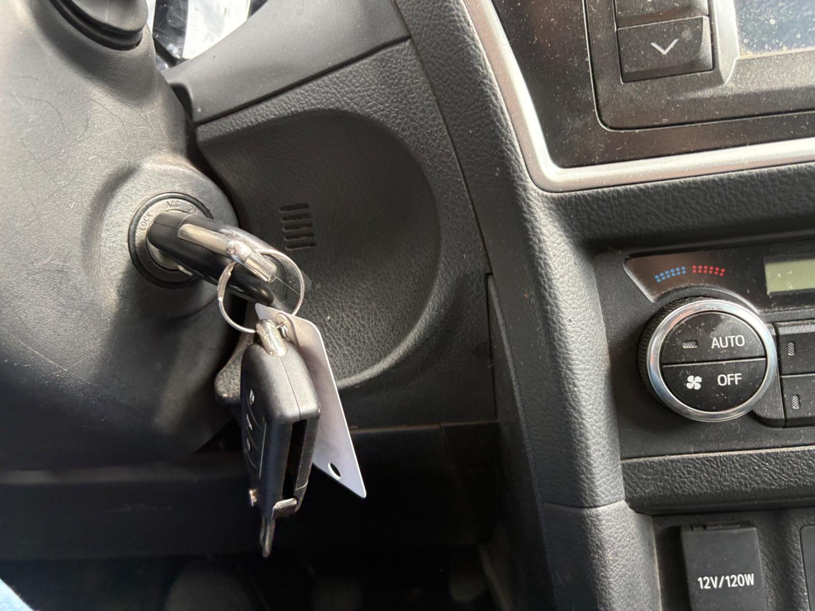 Toyota Auris 2014 — photo 18