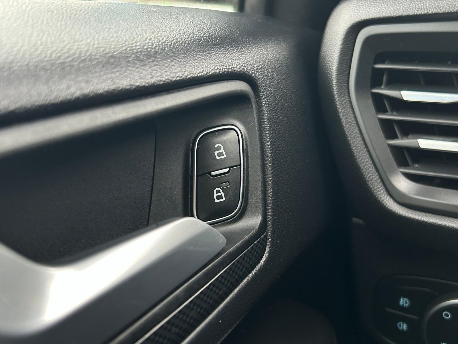 Ford Focus Turnier 1.5 ST-Line X *LED*APP*TEMP*SHZ*18