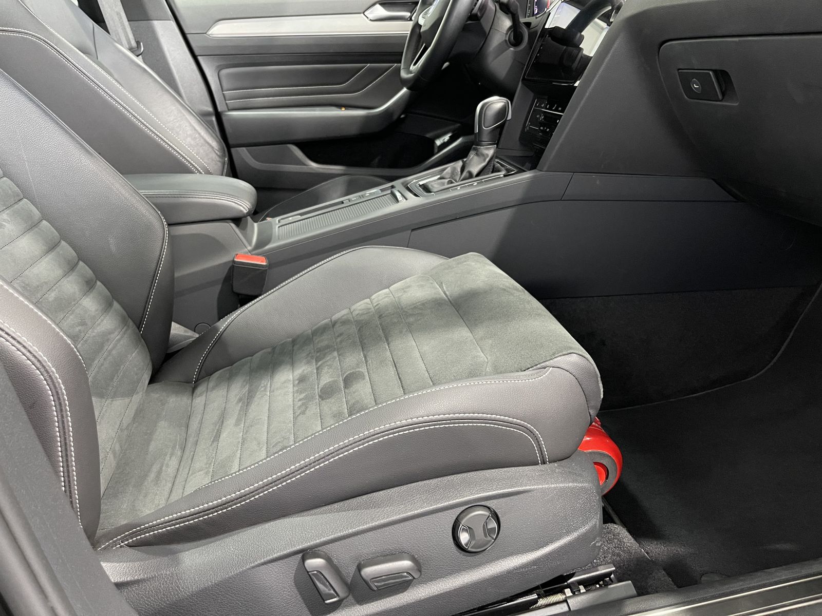 Fahrzeugabbildung Volkswagen Passat Variant Elegance 2.0 TDI*LED-Matrix*AHK*P