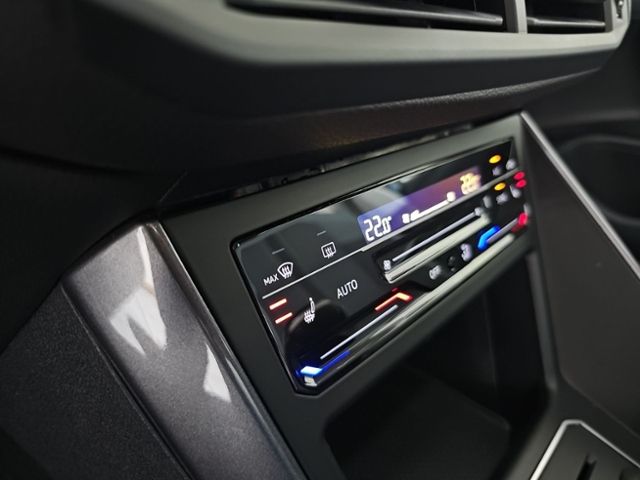 Fahrzeugabbildung Volkswagen Polo Style 1.0 TSI IQ.LIGHT NAVI KLIMA PDC SHZG