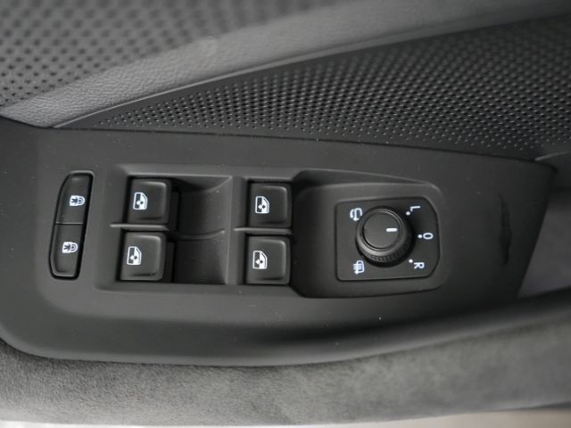 Superb COMBI SPORTLINE iV DSG+AHK+NAVI+SITZ-/LEN
