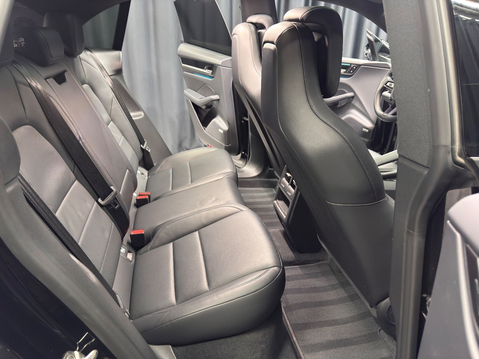 Fahrzeugabbildung Porsche Macan Electric 4|PANORAMA|BOSE|LED|