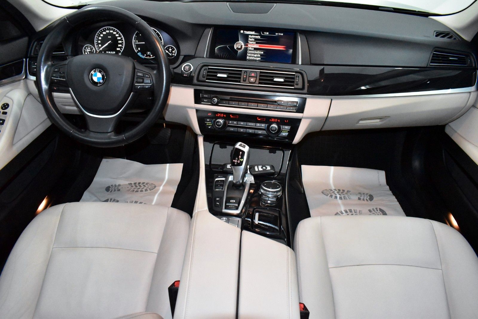 Fahrzeugabbildung BMW 525d xDrive Touring Leder,Navi,Xenon,Panorama,SH
