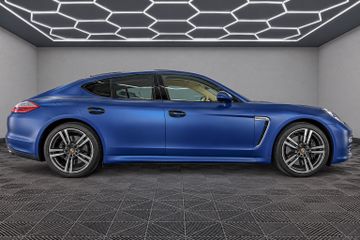 Porsche Panamera - 4