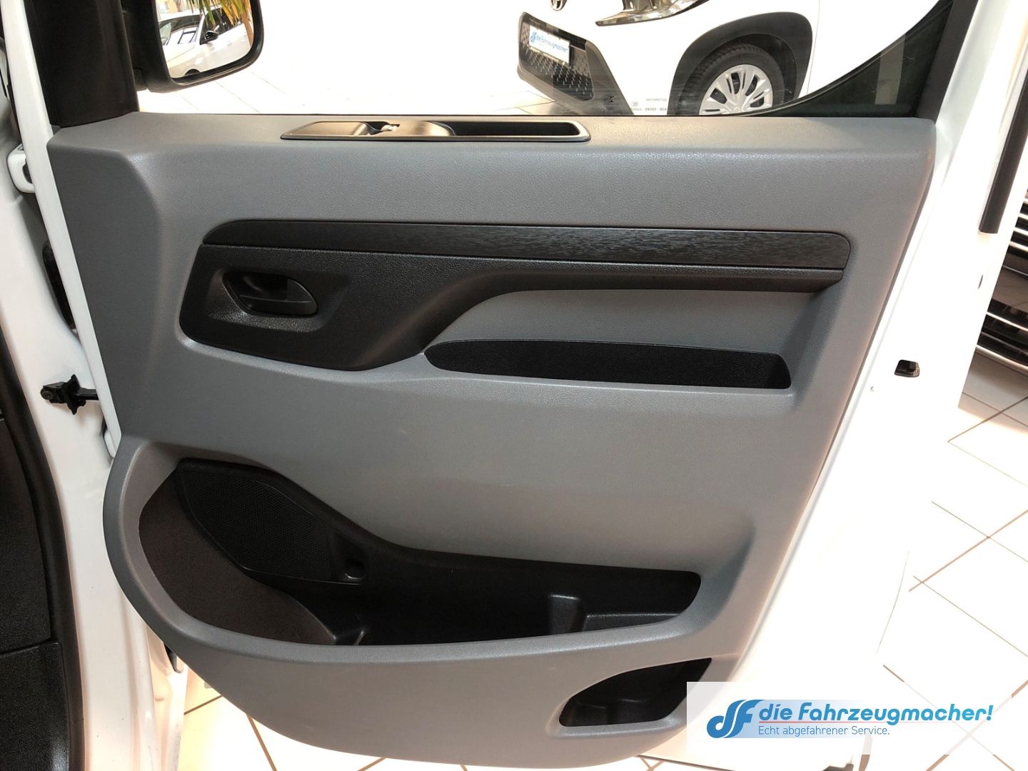 Fahrzeugabbildung Opel Vivaro Kasten Edition L 2.0 D EU6d Apple CarPlay