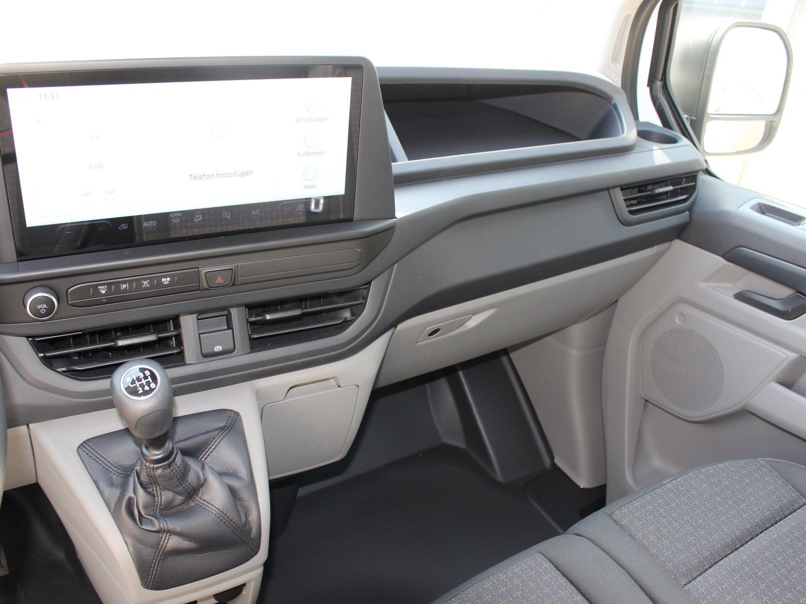 Fahrzeugabbildung Ford Transit Custom 320 L1 Trend FWD Plug-in Hybrid