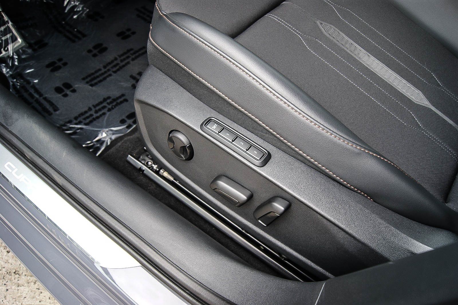 Fahrzeugabbildung CUPRA Leon Sportstourer e-Hybrid PANORAMA CARPLAY ACC