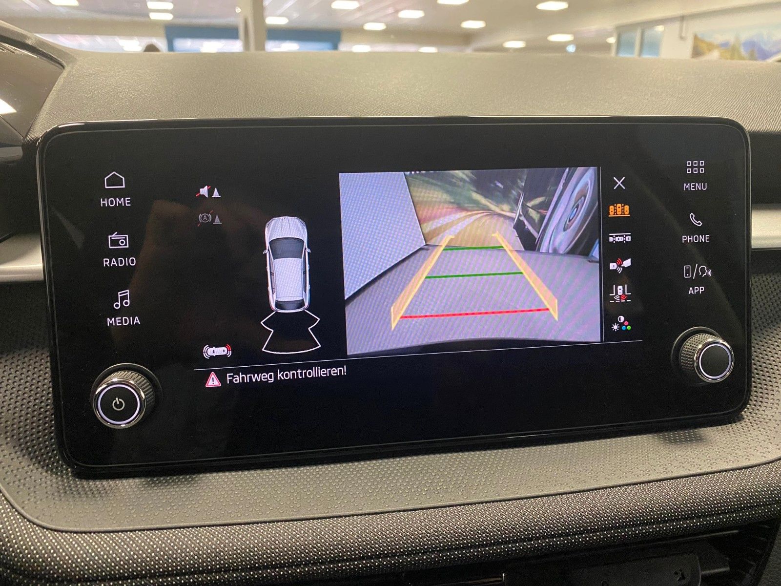 Fahrzeugabbildung SKODA Fabia 1.0l TSI 85kW DSG Drive+ TEMPOMAT+5J.Garan