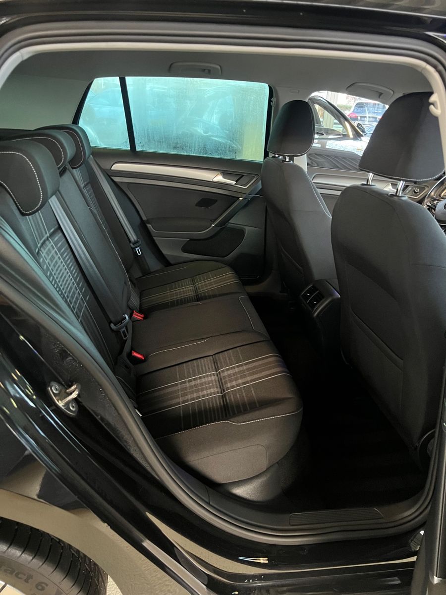 Fahrzeugabbildung Volkswagen Golf VII Lim. 1.6 TDI Comfortline BMT