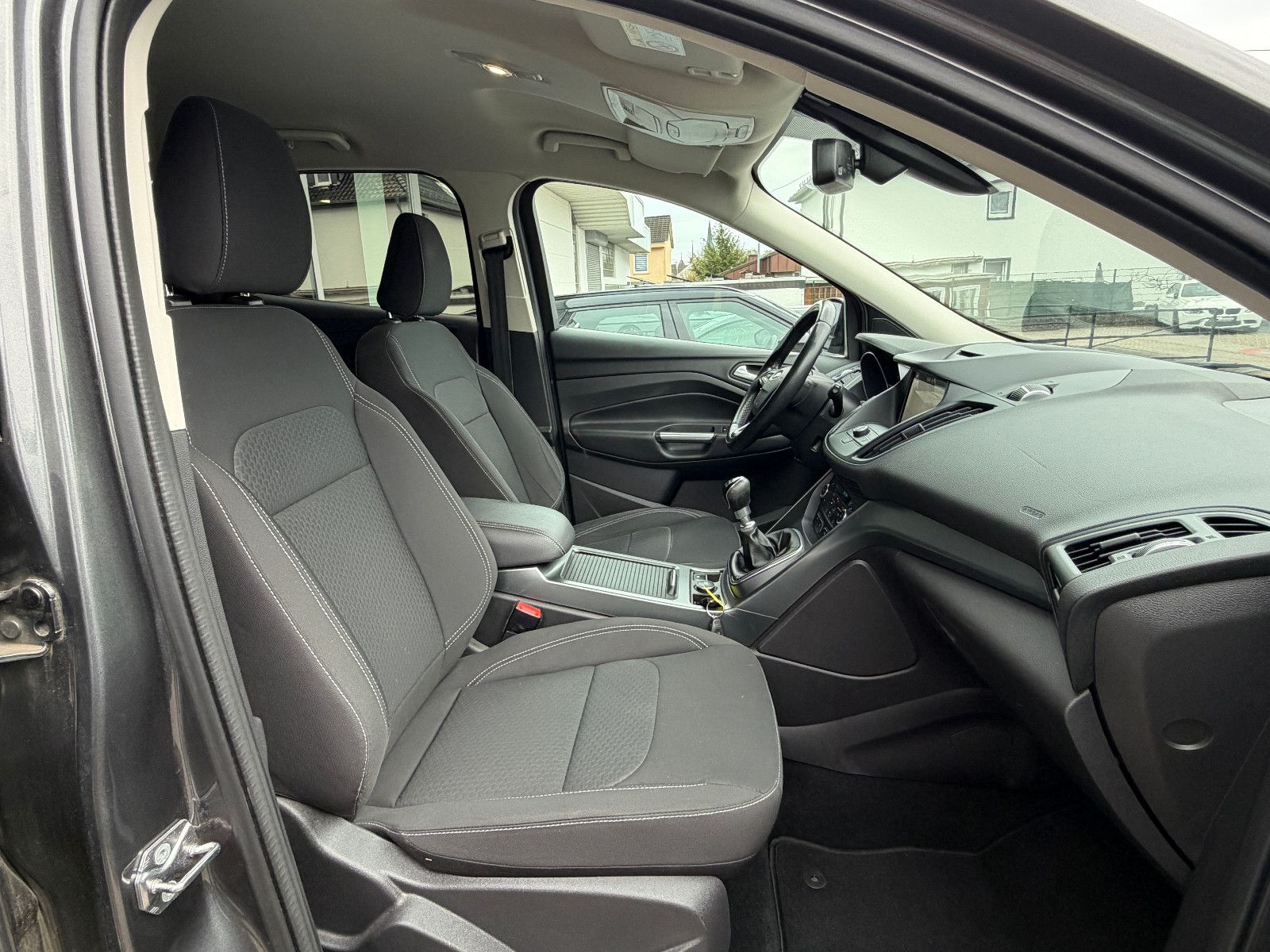 Fahrzeugabbildung Ford Kuga Cool & Connect /PDC/SHZ/LEKR.-HEIZ/KLIMA