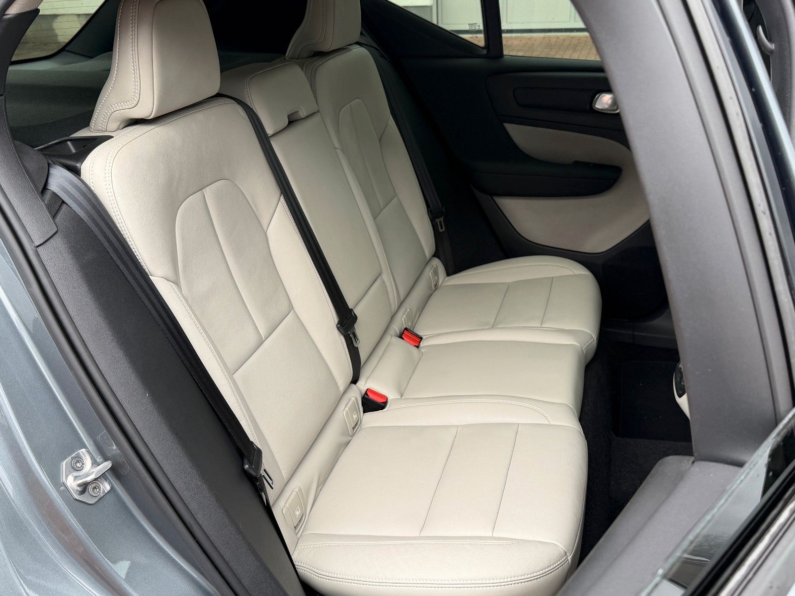 Fahrzeugabbildung Volvo XC40 T4 Momentum AWD *Nav*Totwinkel*AHK*LED*360°