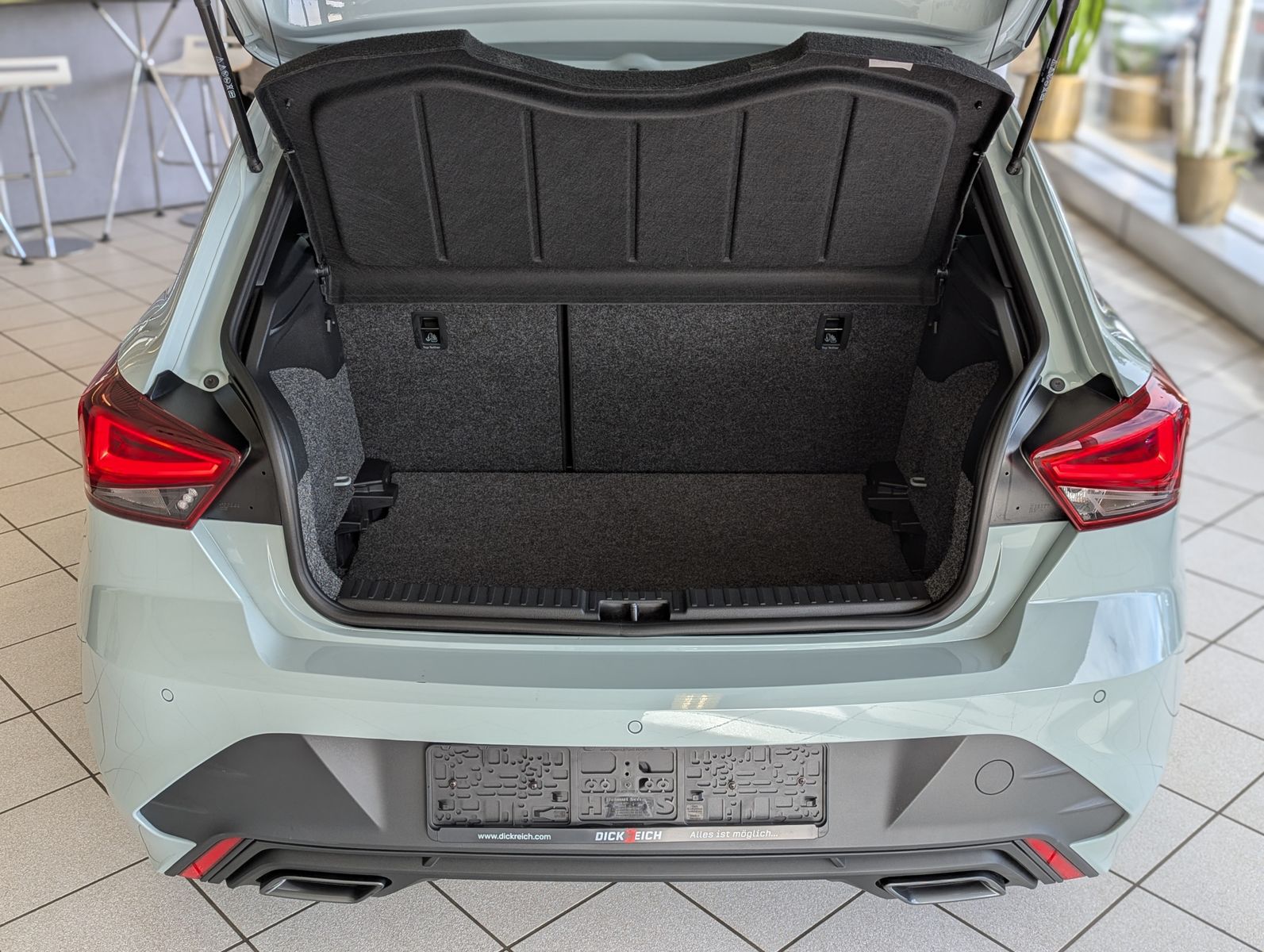 Fahrzeugabbildung SEAT Ibiza 1.5 TSI FR Black Edition Pano ACC Cam 18"