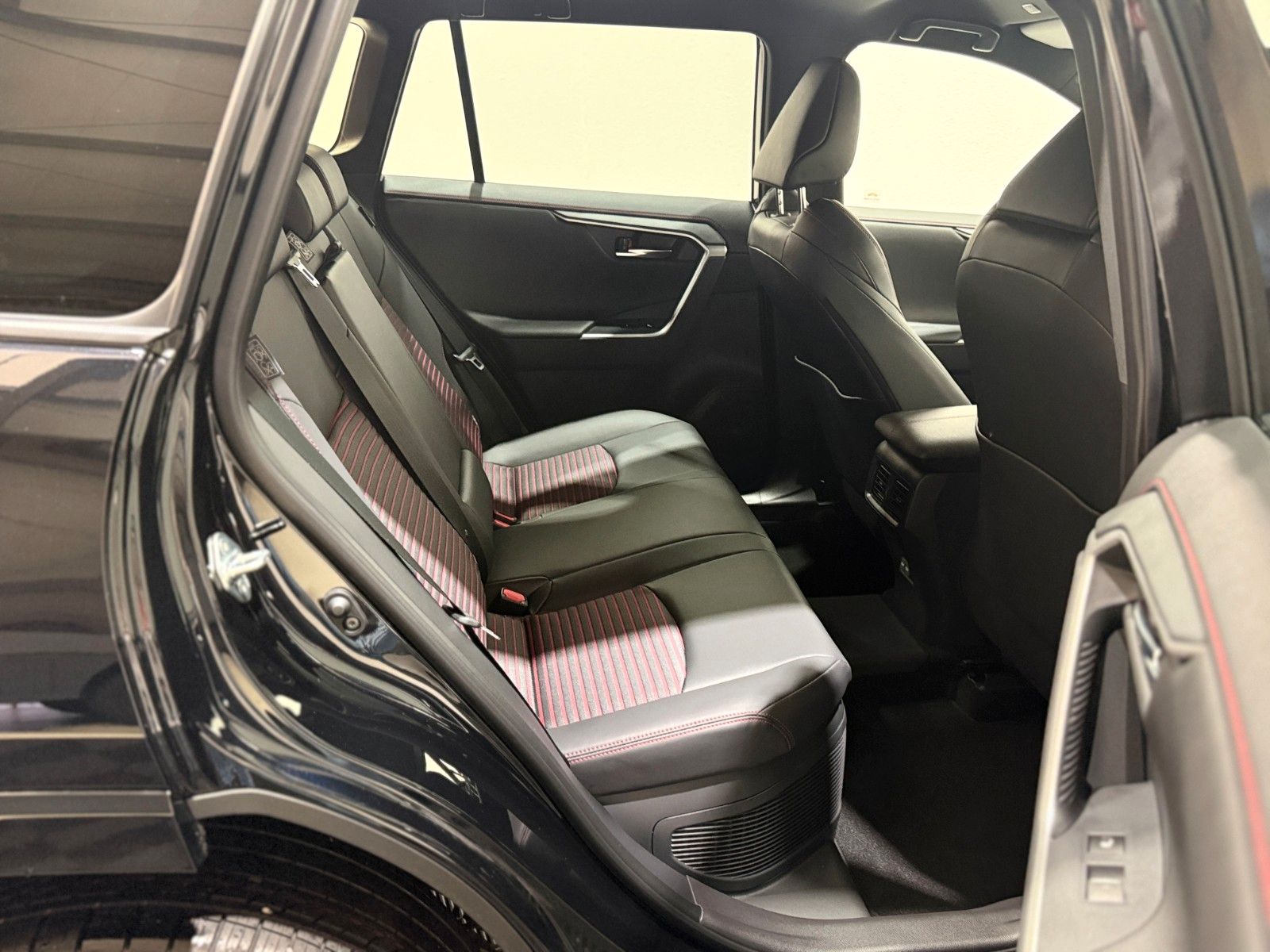 Fahrzeugabbildung Suzuki Across 2.5 Plug-In Hybrid Comfort+ E-Four