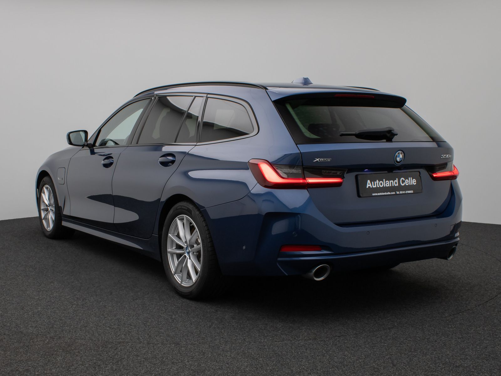 Fahrzeugabbildung BMW 330e xD Kamera HUD DAB Alarm Komfort LED Sport