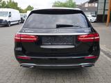 Mercedes-Benz E 300 de T 4Matic Avantgarde Business Distronic - Hybrid (Diesel/Elektro): Schwarz, Luftfederung