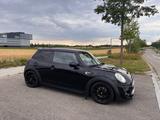 MINI Cooper S/Head-Up/Sportfahrwerk/JCW-Auspuffanlage - MINI Cooper S: Sport