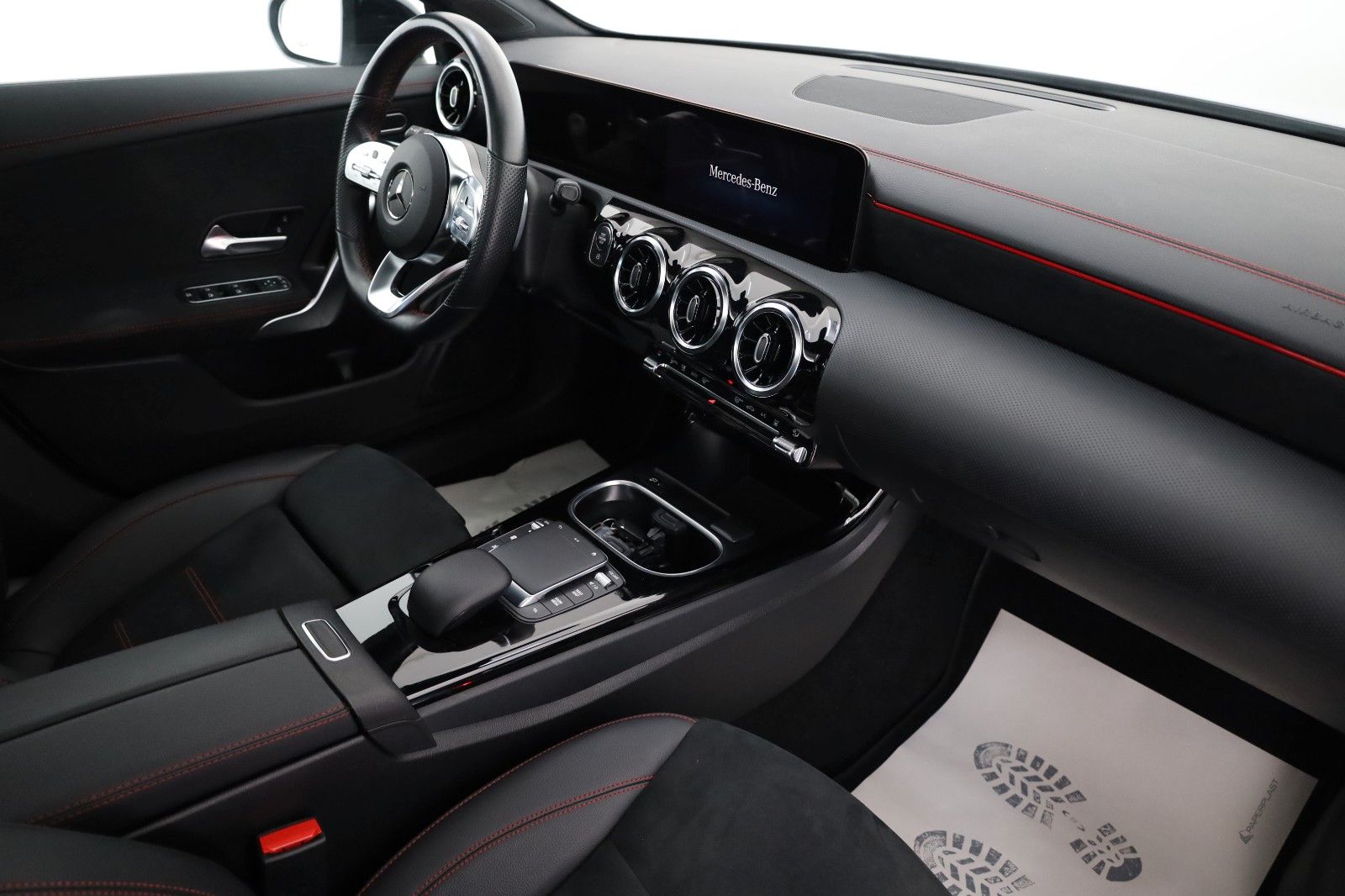 Fahrzeugabbildung Mercedes-Benz CLA 220d SB 4M AMG Line T.Leder,Navi,Night/ParkP