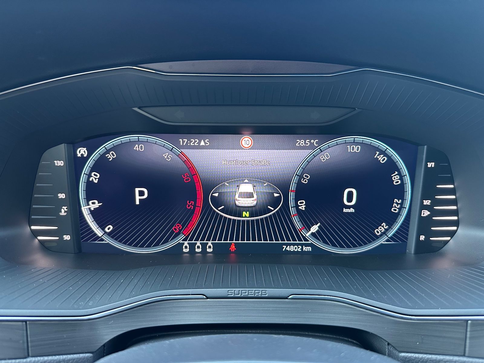 Fahrzeugabbildung SKODA Superb Combi 2.0 TDI DSG Style NAV+LED