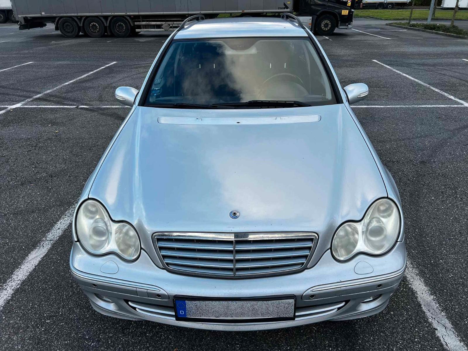 Mercedes-Benz C220 2005 — вигляд ззаду