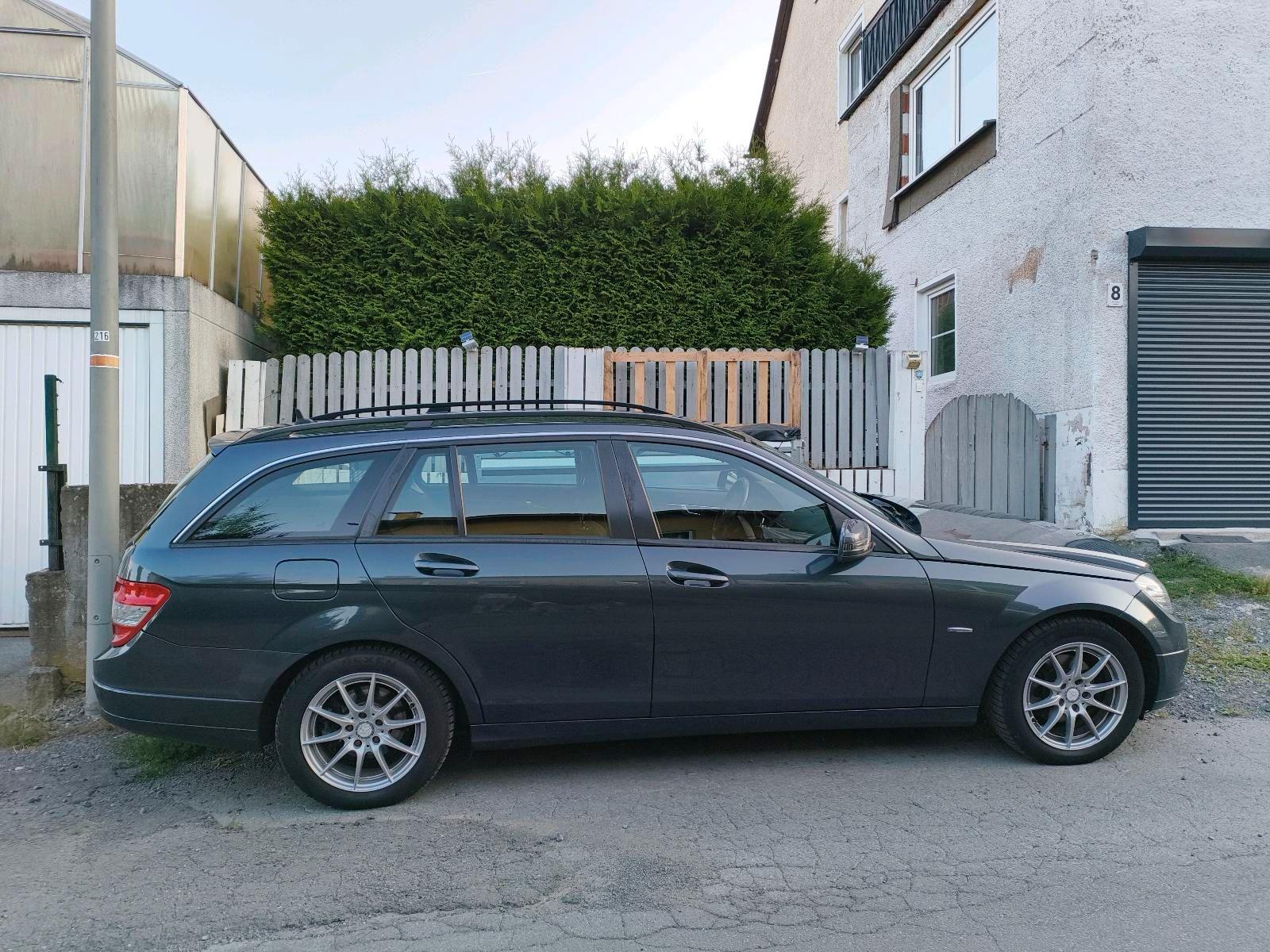 Mercedes-Benz 200 2010 — engine 136 HP (100kW)