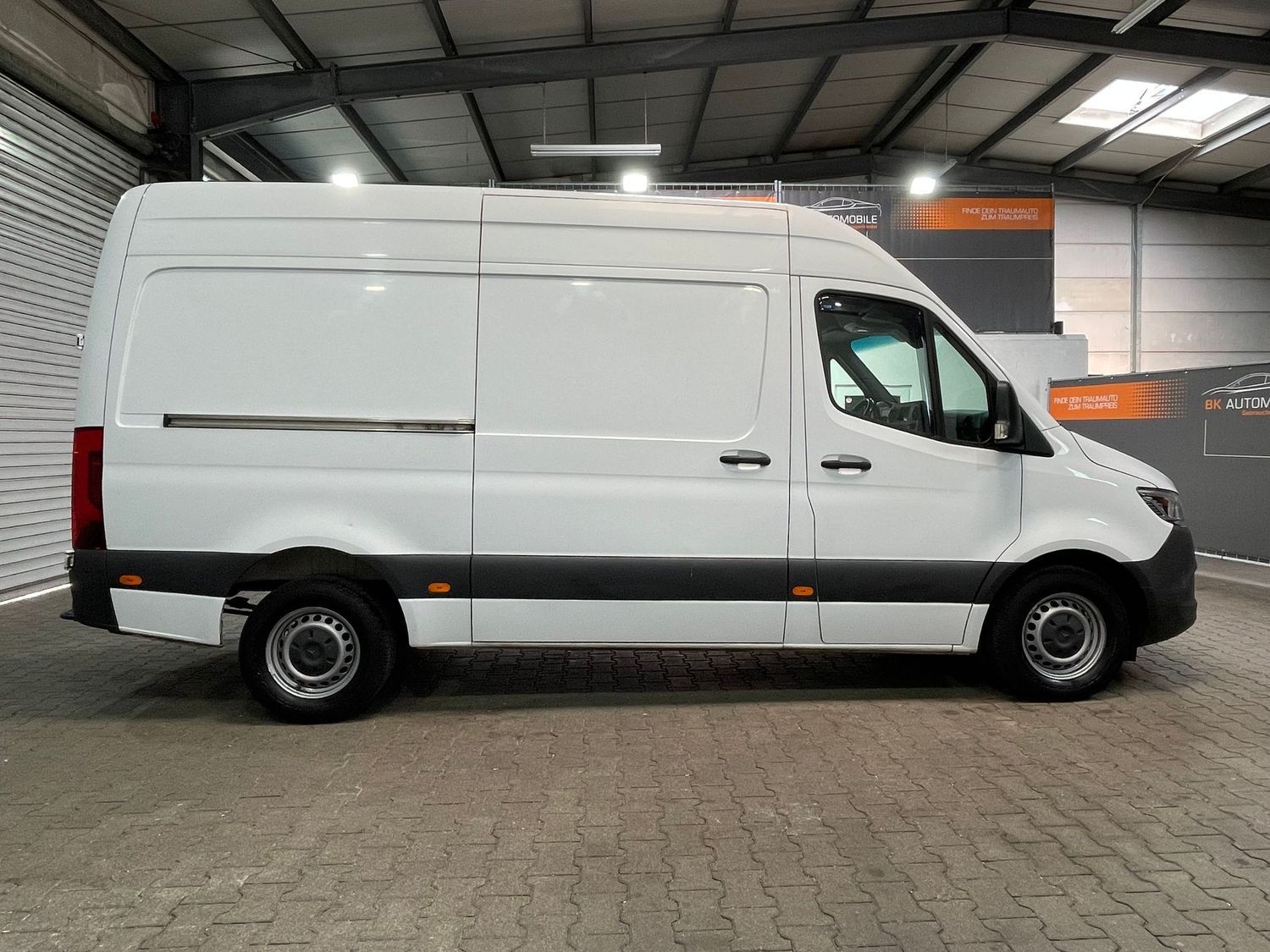Fahrzeugabbildung Mercedes-Benz Sprinter 319CDI V6 Autm L2#Kamera#LED#ACC#AHK3,5