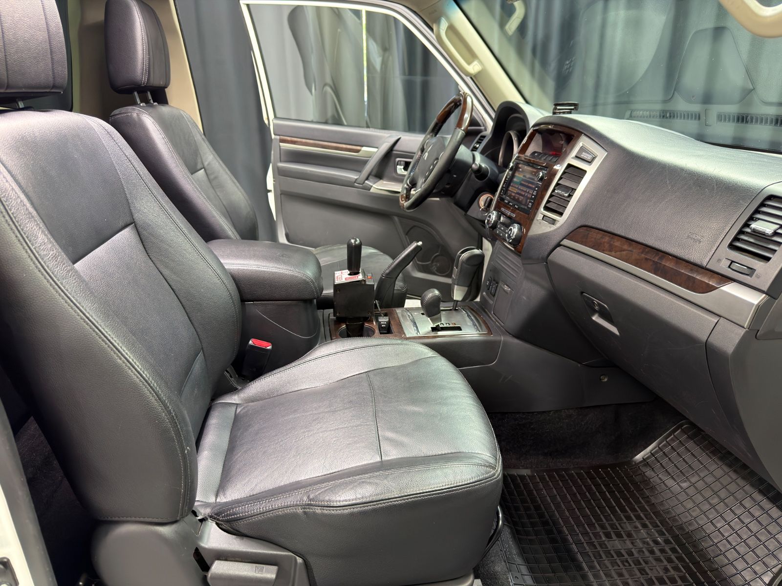 Fahrzeugabbildung Mitsubishi Pajero 3.2 DI-D Top|LEDER|NAVI|SCHNEESCHILD|BOSS