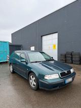 Skoda Octavia 1.6 - Skoda Octavia aus 1999: Kombi