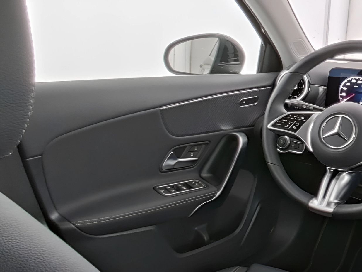 Mercedes-Benz A 180 DCT Progressive CarPlay Kamera DIS foto 4