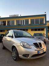 Lancia Ypsilon 1.3 MJT 75 CV Versus - Lancia Ypsilon: Versus