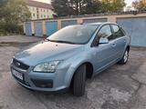 Ford Focus 1.6 Ti-VCT Ghia,Zahnriemen neu,... - Ford Focus aus 2006: Ghia