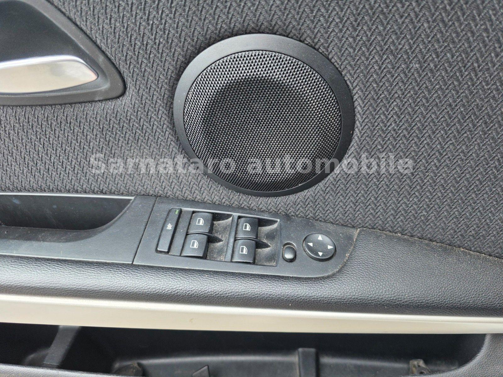 BMW 318 2012 — photo 31