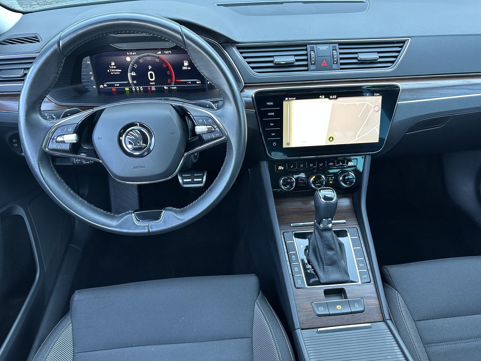 Fahrzeugabbildung SKODA Superb Combi 2.0 TDI 4x4 DSG Scout NAV+LED+AHK