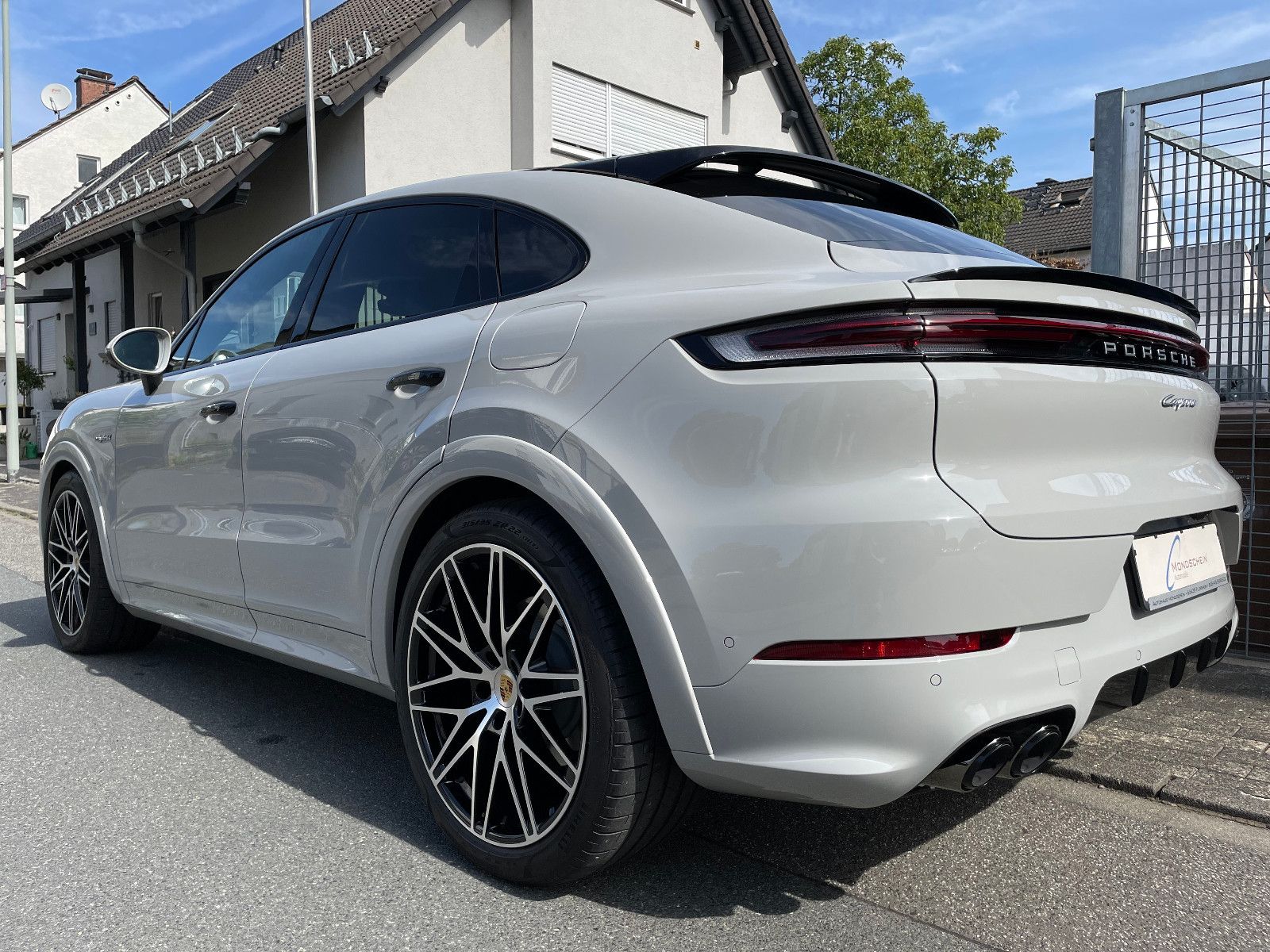 Fahrzeugabbildung Porsche Cayenne E-Hybrid Coupé |SportDesign|ACC|3.Displ