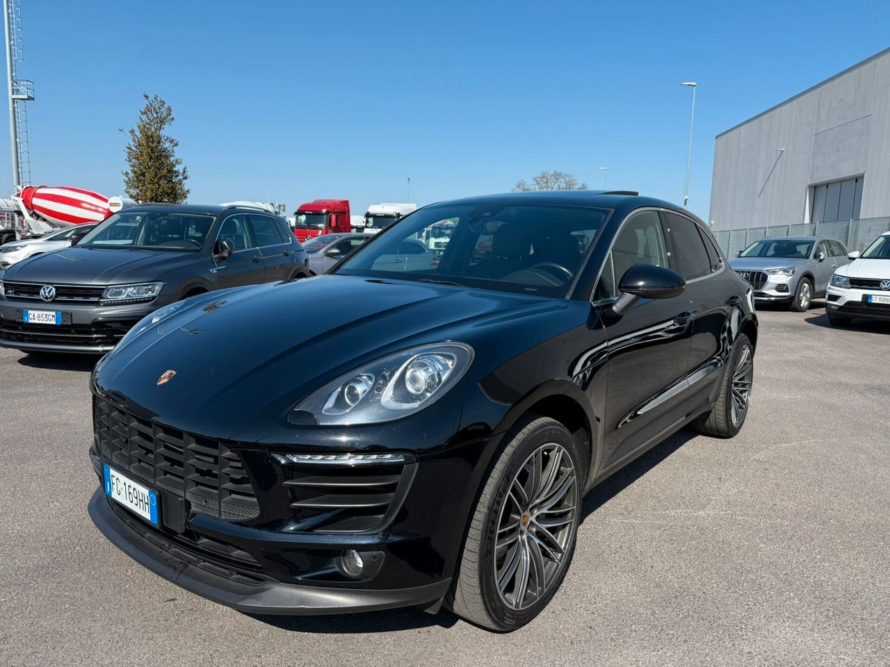 PORSCHE Macan