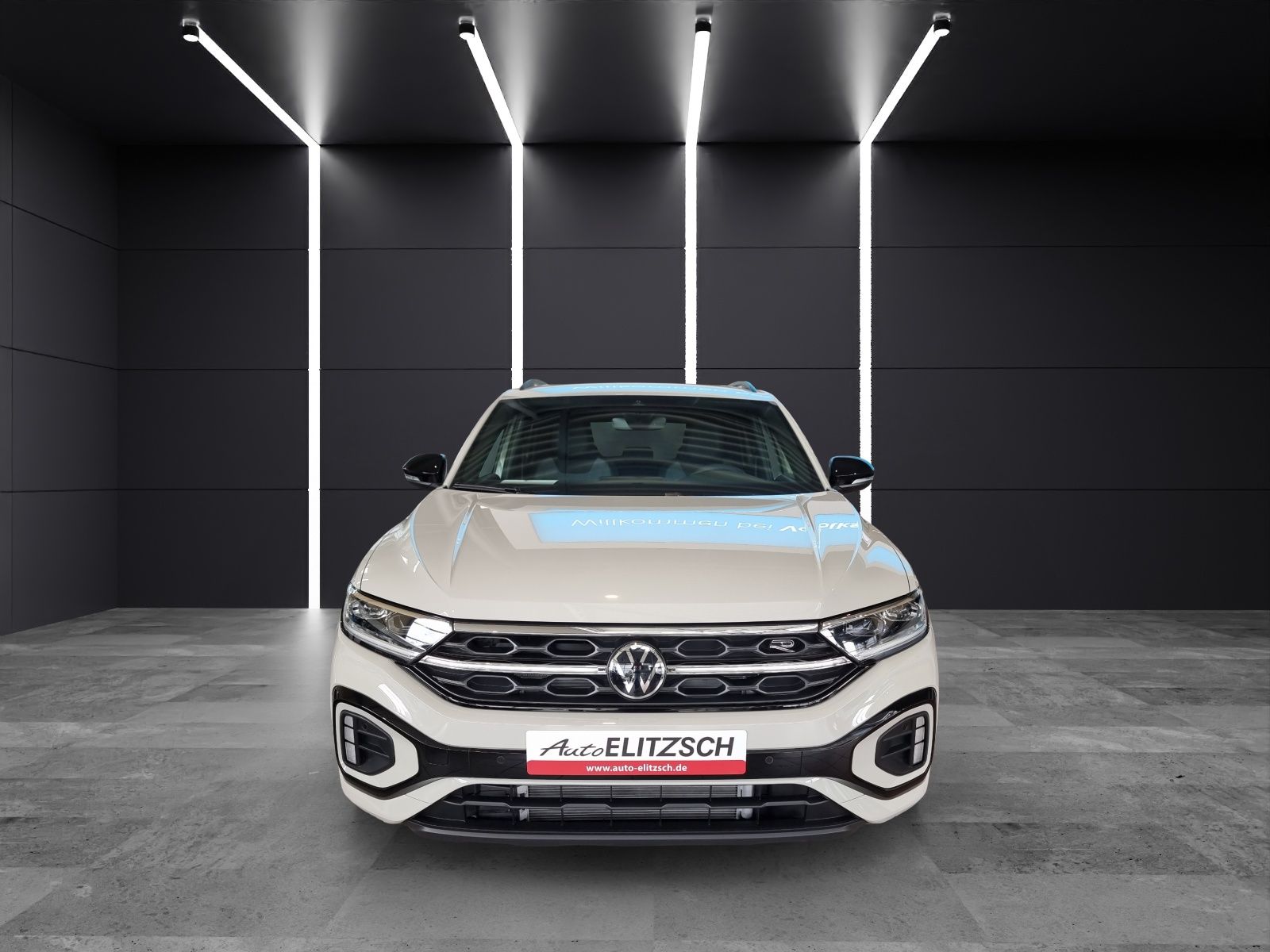 Fahrzeugabbildung Volkswagen T-Roc TSI R-Line DSG IQ.Light ACC SHZ RearView A