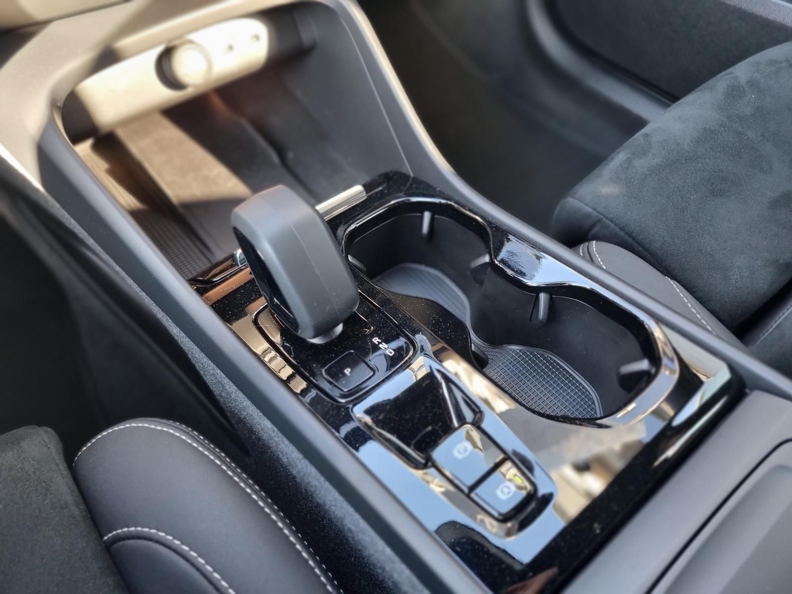 Fahrzeugabbildung Volvo XC40 B4 Benzin Plus Dark 'ACC, BLIS, 360-Cam'